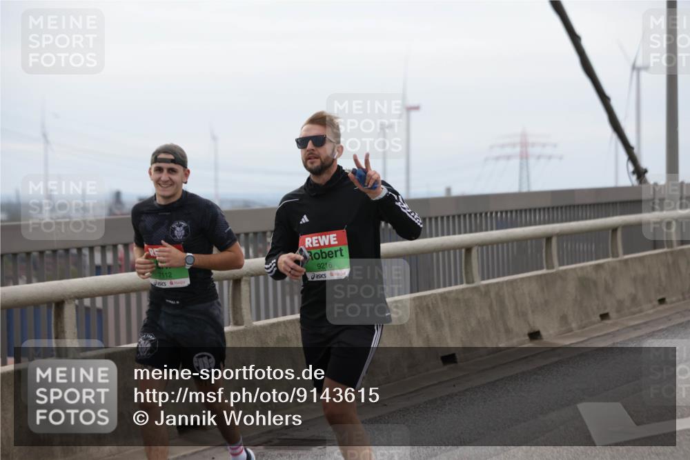 03.10.2025 - Köhlbrandbrückenlauf Jannik Wohlers http://msf.ph/oto/9143615 03.10.2025 15:44:58 Position 1 7112, 9216, 1902, 978 meine-sportfotos.de