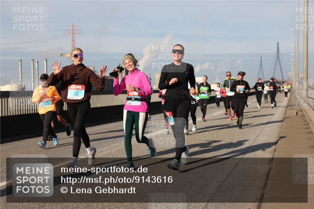 03.10.2025 - Köhlbrandbrückenlauf Lena Gebhardt http://msf.ph/oto/9143616 03.10.2025 10:01:28 Position 2 3770 meine-sportfotos.de