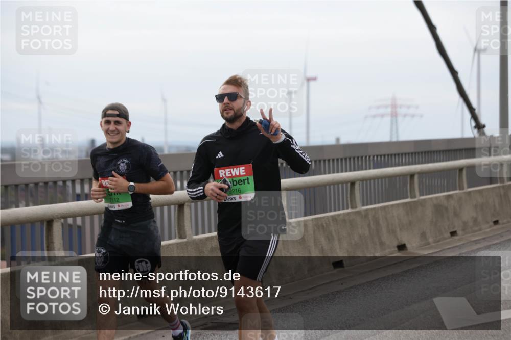 03.10.2025 - Köhlbrandbrückenlauf Jannik Wohlers http://msf.ph/oto/9143617 03.10.2025 15:44:58 Position 1 7112, 9216, 1982, 978 meine-sportfotos.de