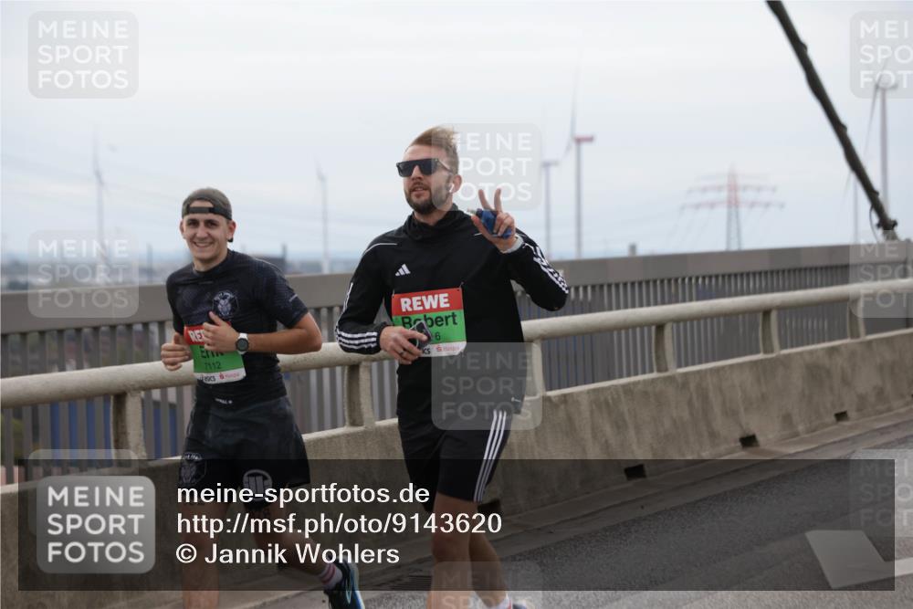 03.10.2025 - Köhlbrandbrückenlauf Jannik Wohlers http://msf.ph/oto/9143620 03.10.2025 15:44:58 Position 1 7112, 6, 1982, 978 meine-sportfotos.de