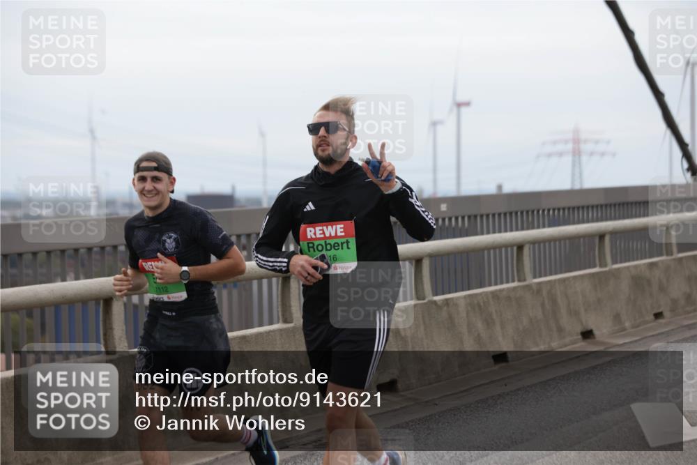 03.10.2025 - Köhlbrandbrückenlauf Jannik Wohlers http://msf.ph/oto/9143621 03.10.2025 15:44:59 Position 1 7112, 1902, 1978, 16 meine-sportfotos.de