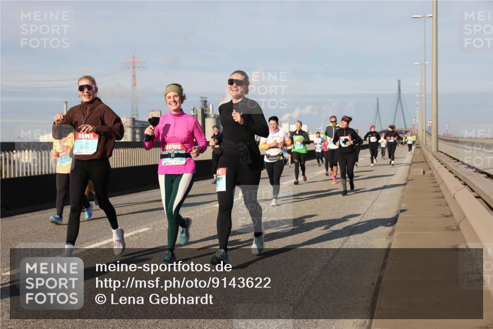03.10.2025 - Köhlbrandbrückenlauf Lena Gebhardt http://msf.ph/oto/9143622 03.10.2025 10:01:28 Position 2 3770 meine-sportfotos.de