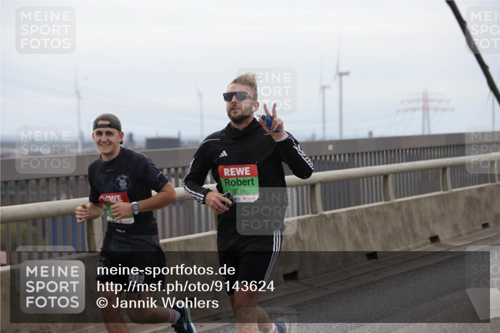 03.10.2025 - Köhlbrandbrückenlauf Jannik Wohlers http://msf.ph/oto/9143624 03.10.2025 15:44:59 Position 1 1978, 9216 meine-sportfotos.de