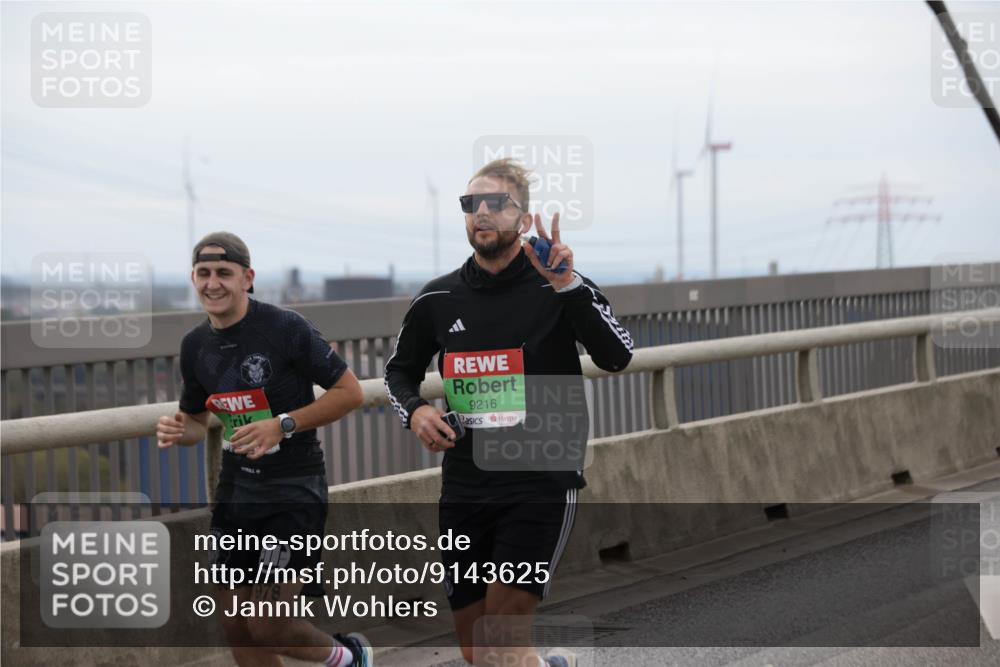 03.10.2025 - Köhlbrandbrückenlauf Jannik Wohlers http://msf.ph/oto/9143625 03.10.2025 15:44:59 Position 1 9216, 1978 meine-sportfotos.de