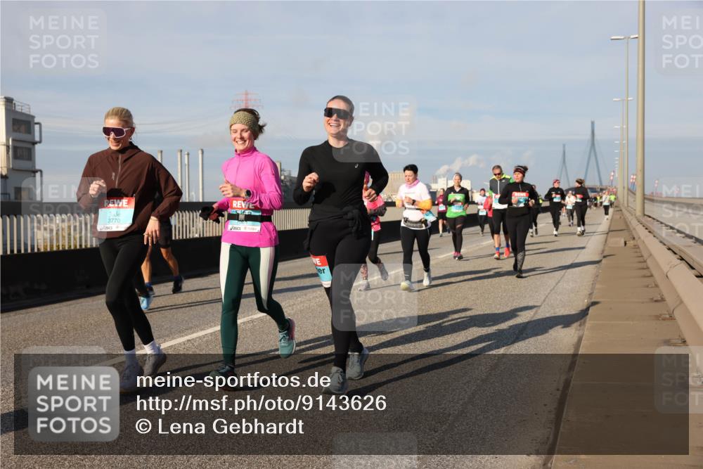03.10.2025 - Köhlbrandbrückenlauf Lena Gebhardt http://msf.ph/oto/9143626 03.10.2025 10:01:28 Position 2 3770 meine-sportfotos.de