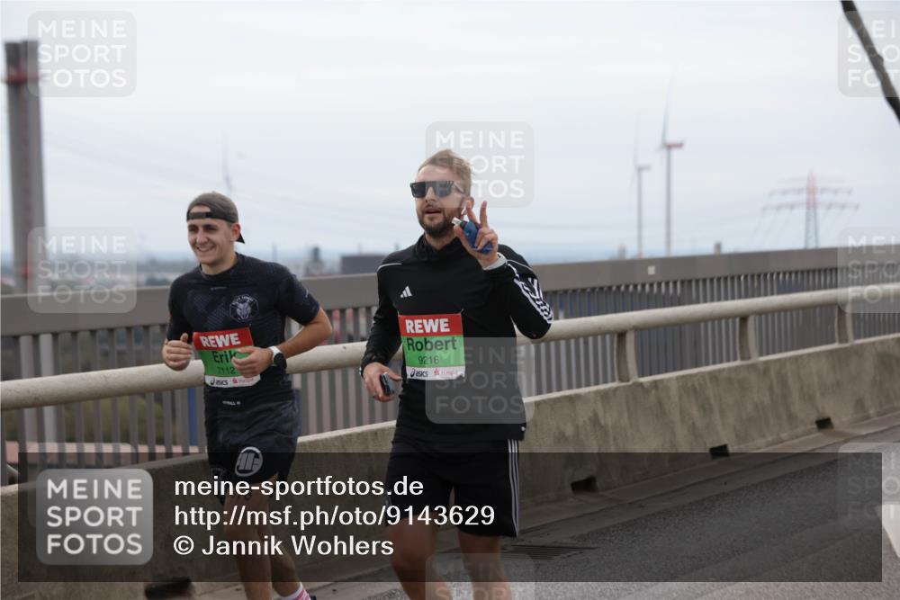 03.10.2025 - Köhlbrandbrückenlauf Jannik Wohlers http://msf.ph/oto/9143629 03.10.2025 15:44:59 Position 1 7112, 9216, 978 meine-sportfotos.de
