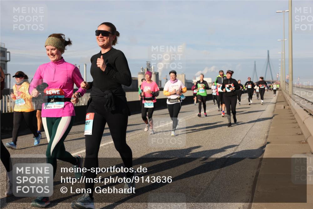 03.10.2025 - Köhlbrandbrückenlauf Lena Gebhardt http://msf.ph/oto/9143636 03.10.2025 10:01:29 Position 2  meine-sportfotos.de