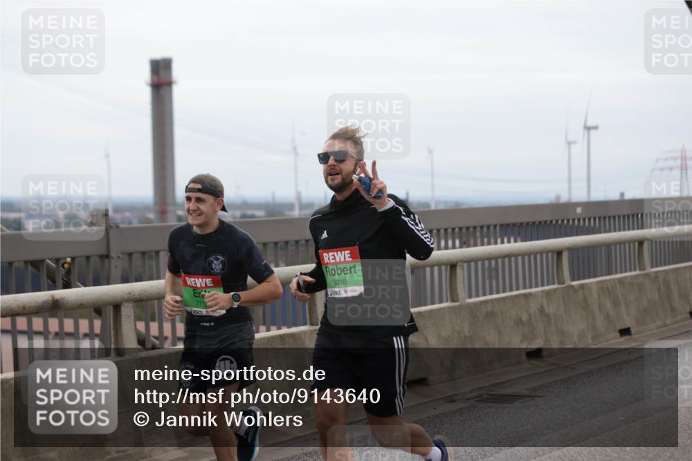 03.10.2025 - Köhlbrandbrückenlauf Jannik Wohlers http://msf.ph/oto/9143640 03.10.2025 15:44:59 Position 1 7112, 9216, 1982, 1978 meine-sportfotos.de