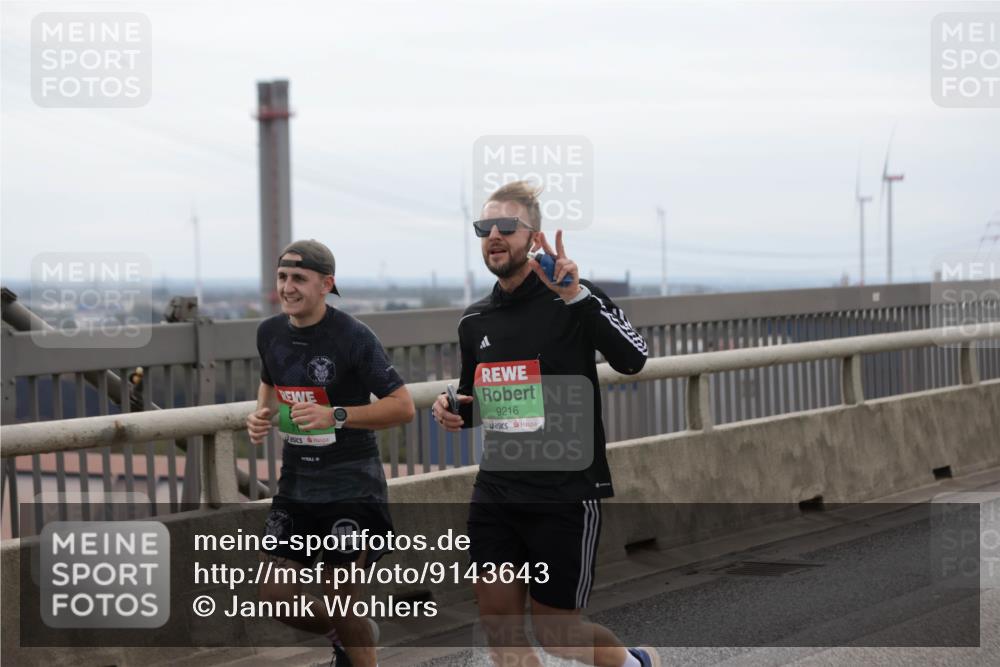 03.10.2025 - Köhlbrandbrückenlauf Jannik Wohlers http://msf.ph/oto/9143643 03.10.2025 15:44:59 Position 1 9216, 1982, 1978 meine-sportfotos.de
