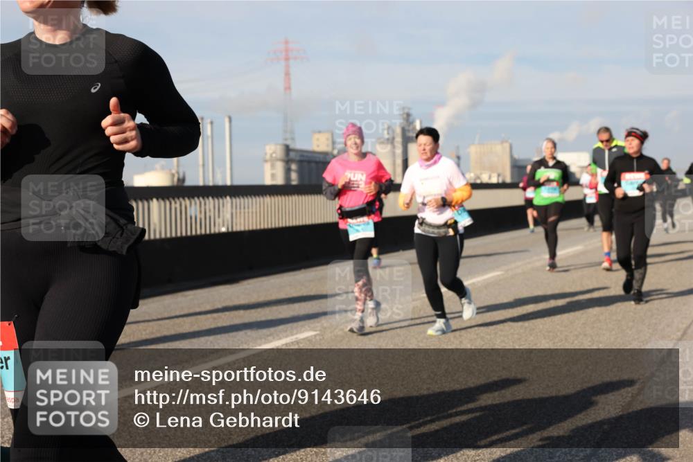03.10.2025 - Köhlbrandbrückenlauf Lena Gebhardt http://msf.ph/oto/9143646 03.10.2025 10:01:29 Position 2  meine-sportfotos.de