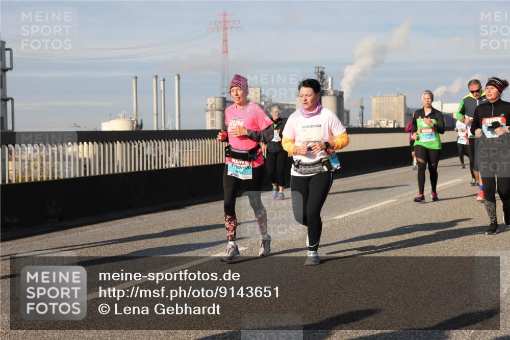 03.10.2025 - Köhlbrandbrückenlauf Lena Gebhardt http://msf.ph/oto/9143651 03.10.2025 10:01:29 Position 2 4 meine-sportfotos.de