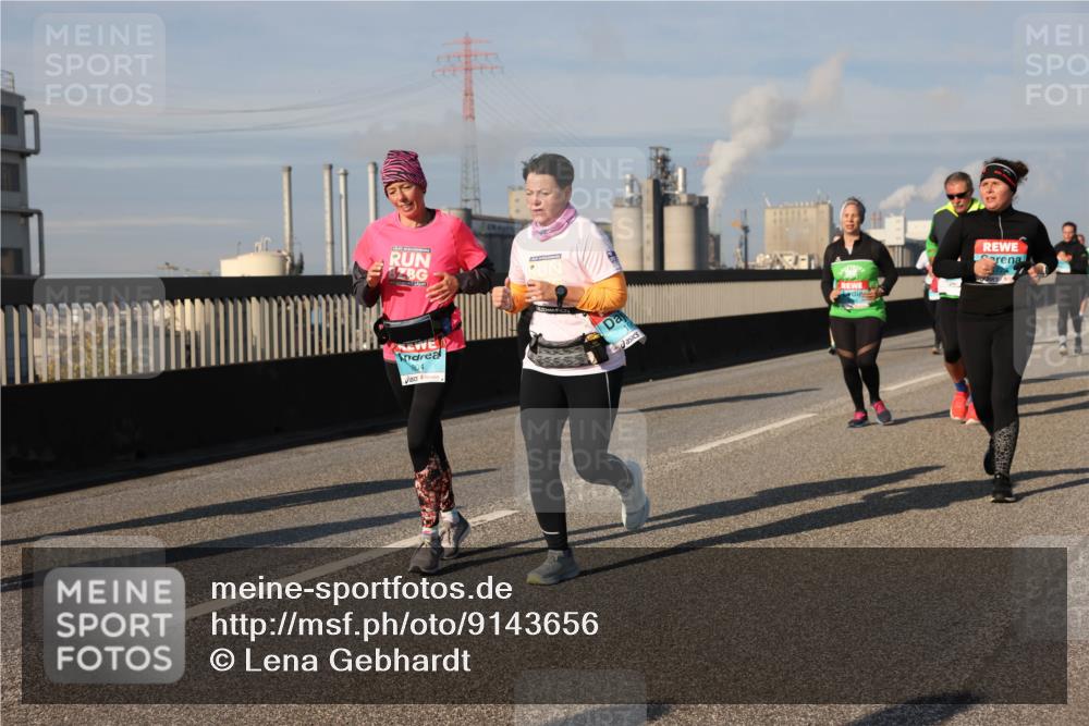 03.10.2025 - Köhlbrandbrückenlauf Lena Gebhardt http://msf.ph/oto/9143656 03.10.2025 10:01:30 Position 2 804 meine-sportfotos.de