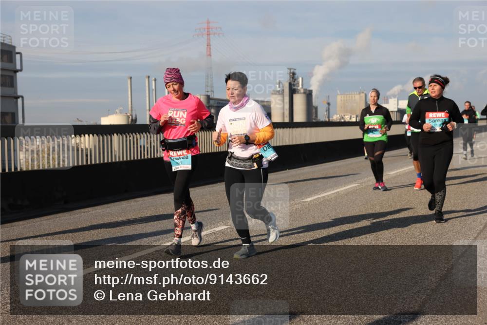 03.10.2025 - Köhlbrandbrückenlauf Lena Gebhardt http://msf.ph/oto/9143662 03.10.2025 10:01:30 Position 2  meine-sportfotos.de
