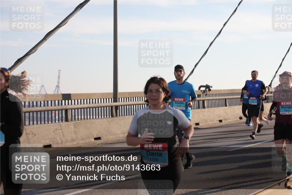 03.10.2025 - Köhlbrandbrückenlauf Yannick Fuchs http://msf.ph/oto/9143663 03.10.2025 08:31:06 Position 2 1796, 3394, 2832 meine-sportfotos.de