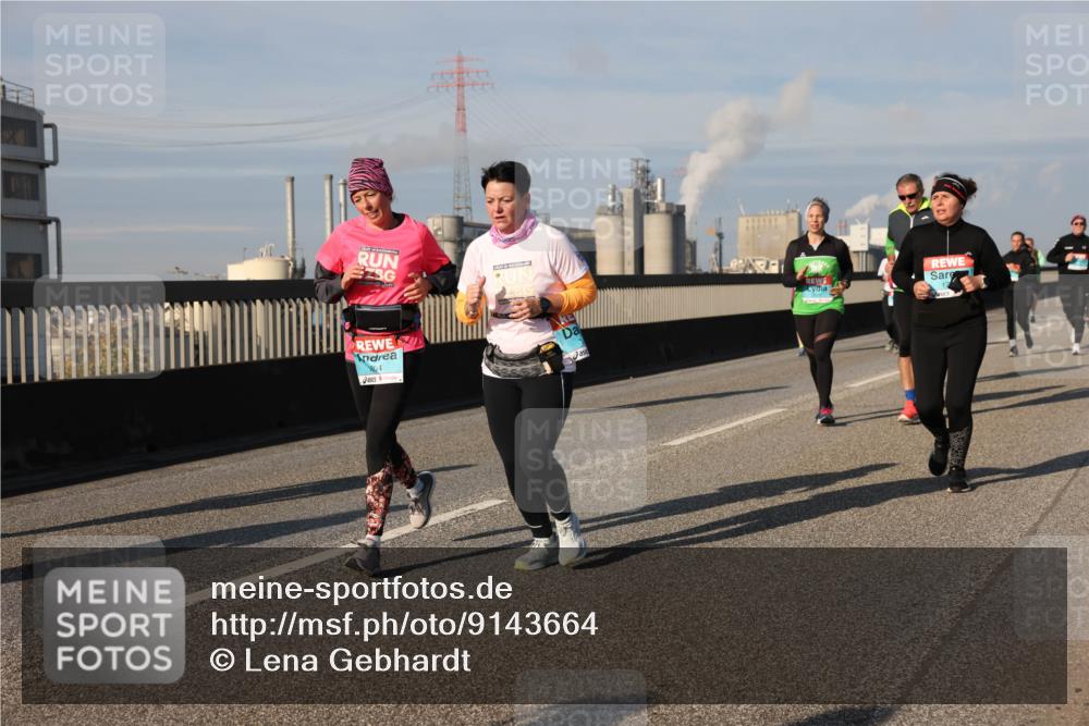 03.10.2025 - Köhlbrandbrückenlauf Lena Gebhardt http://msf.ph/oto/9143664 03.10.2025 10:01:30 Position 2 4 meine-sportfotos.de