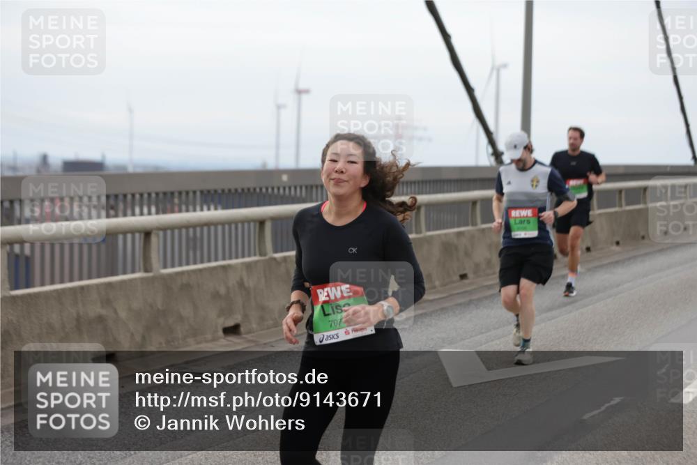 03.10.2025 - Köhlbrandbrückenlauf Jannik Wohlers http://msf.ph/oto/9143671 03.10.2025 15:45:00 Position 1 707 meine-sportfotos.de