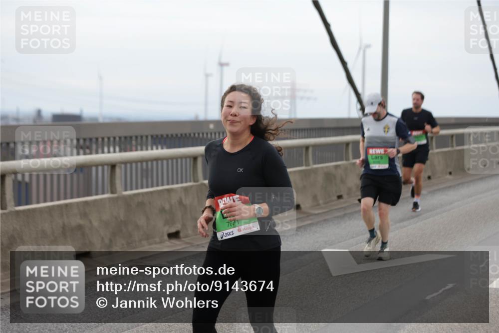 03.10.2025 - Köhlbrandbrückenlauf Jannik Wohlers http://msf.ph/oto/9143674 03.10.2025 15:45:00 Position 1 7071 meine-sportfotos.de