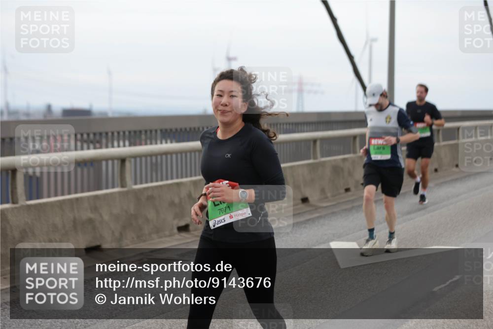 03.10.2025 - Köhlbrandbrückenlauf Jannik Wohlers http://msf.ph/oto/9143676 03.10.2025 15:45:01 Position 1 7071 meine-sportfotos.de