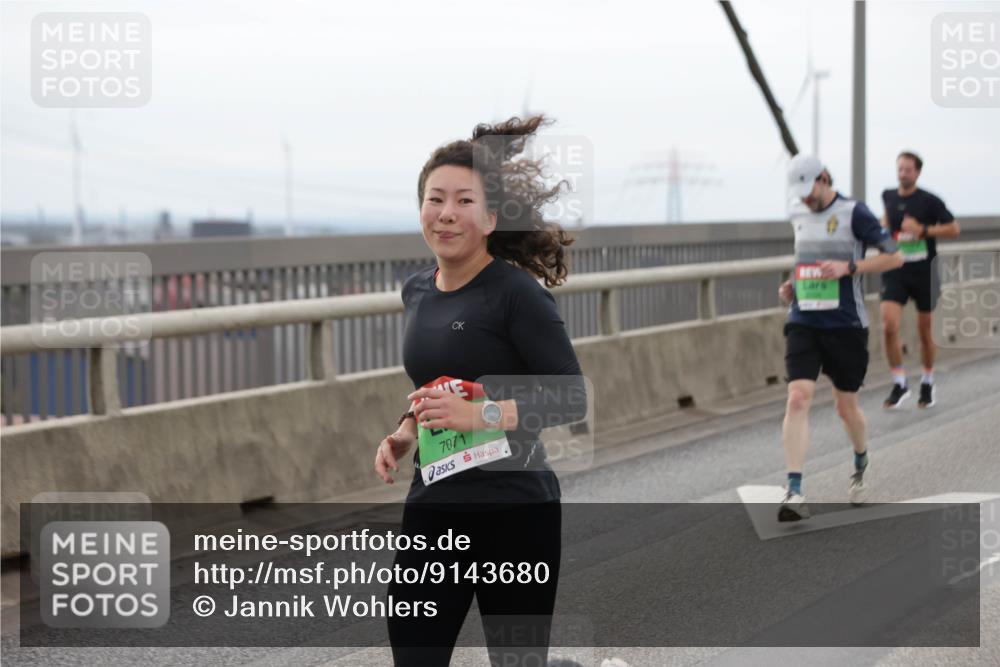 03.10.2025 - Köhlbrandbrückenlauf Jannik Wohlers http://msf.ph/oto/9143680 03.10.2025 15:45:01 Position 1 7071 meine-sportfotos.de