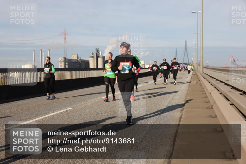 03.10.2025 - Köhlbrandbrückenlauf Lena Gebhardt http://msf.ph/oto/9143681 03.10.2025 10:01:31 Position 2  meine-sportfotos.de