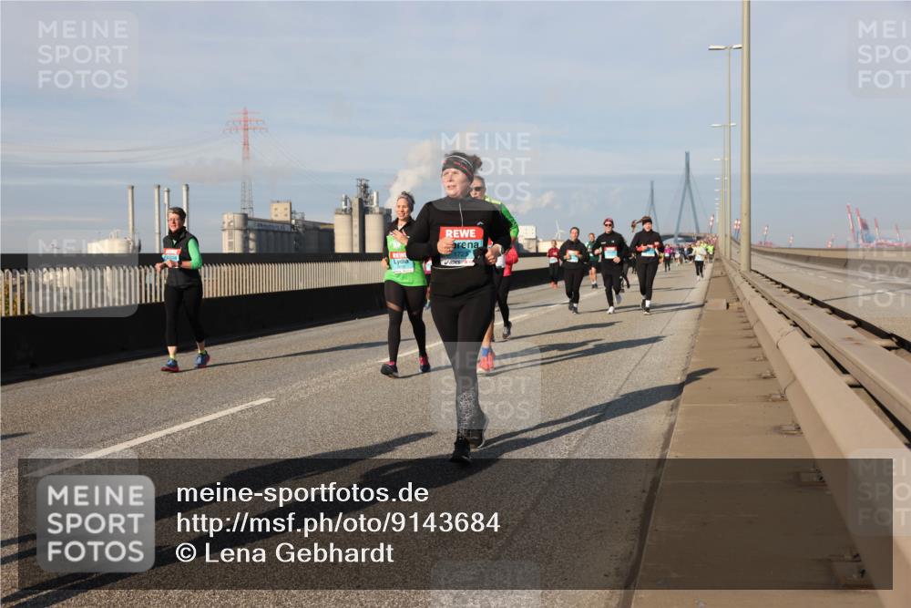 03.10.2025 - Köhlbrandbrückenlauf Lena Gebhardt http://msf.ph/oto/9143684 03.10.2025 10:01:31 Position 2  meine-sportfotos.de