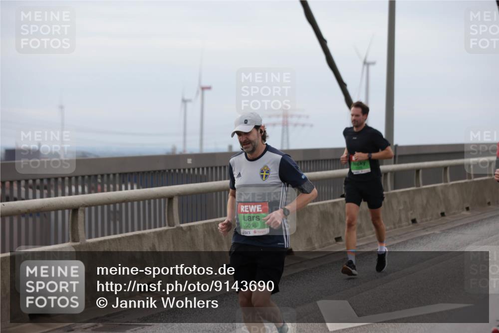 03.10.2025 - Köhlbrandbrückenlauf Jannik Wohlers http://msf.ph/oto/9143690 03.10.2025 15:45:01 Position 1 9096 meine-sportfotos.de