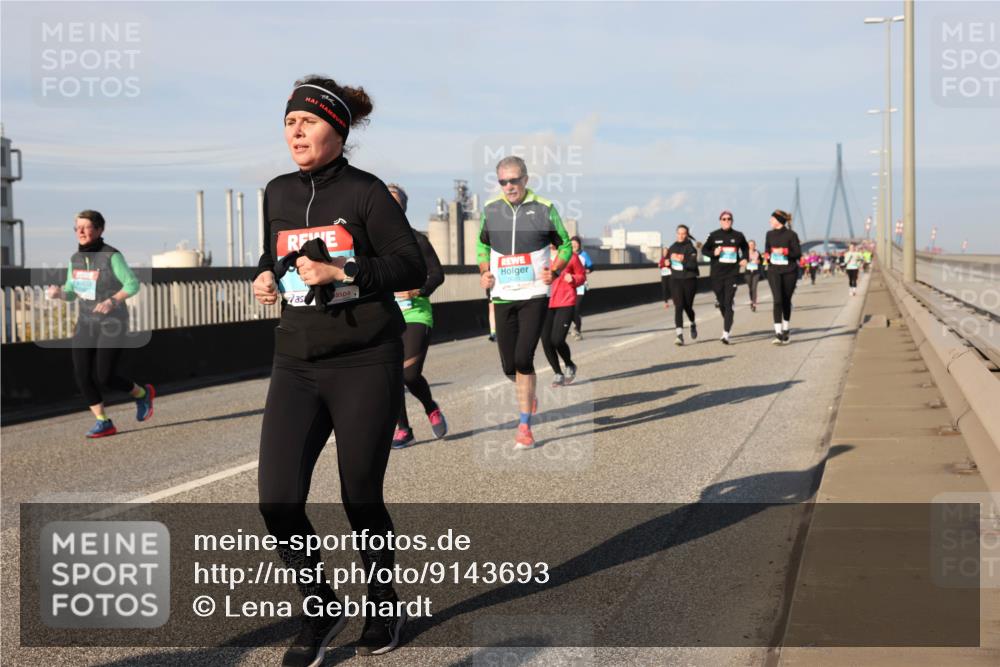 03.10.2025 - Köhlbrandbrückenlauf Lena Gebhardt http://msf.ph/oto/9143693 03.10.2025 10:01:32 Position 2  meine-sportfotos.de