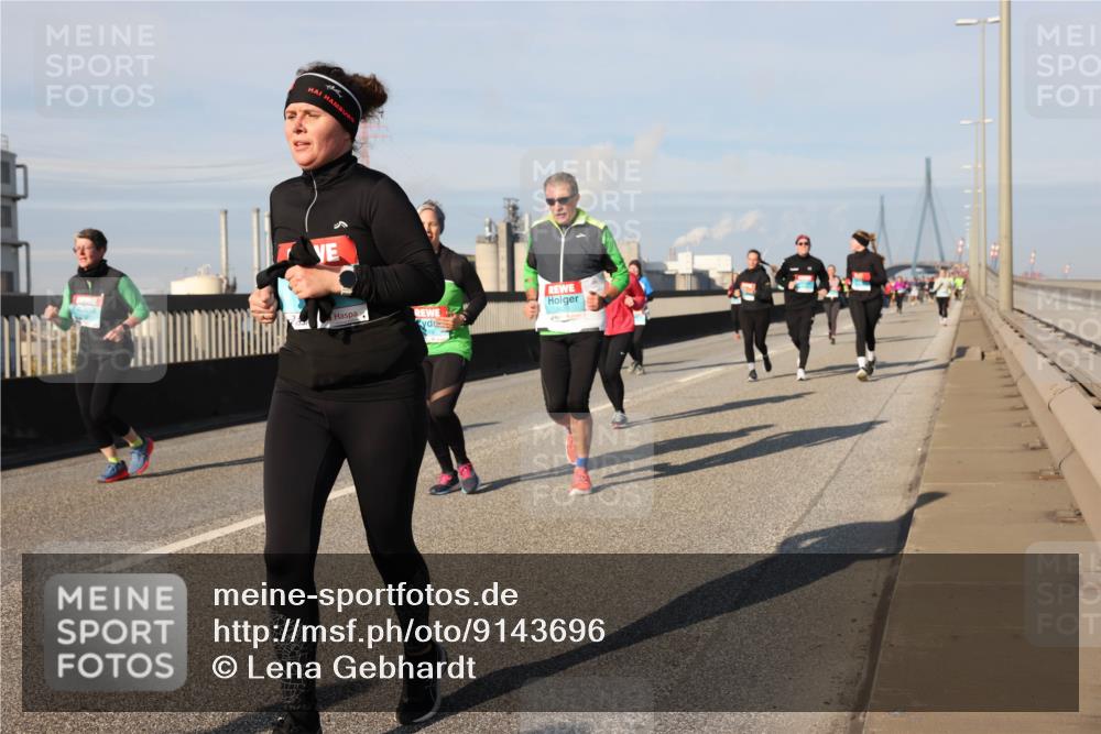 03.10.2025 - Köhlbrandbrückenlauf Lena Gebhardt http://msf.ph/oto/9143696 03.10.2025 10:01:32 Position 2  meine-sportfotos.de