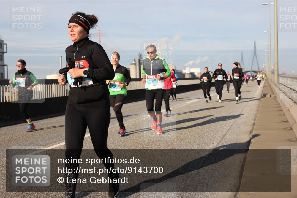03.10.2025 - Köhlbrandbrückenlauf Lena Gebhardt http://msf.ph/oto/9143700 03.10.2025 10:01:32 Position 2  meine-sportfotos.de