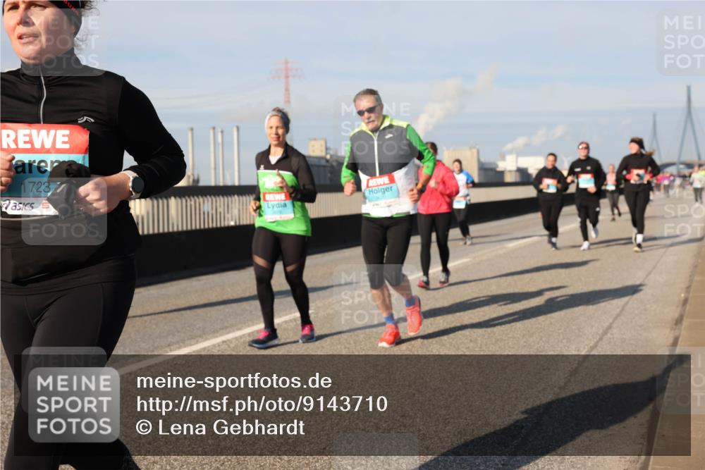 03.10.2025 - Köhlbrandbrückenlauf Lena Gebhardt http://msf.ph/oto/9143710 03.10.2025 10:01:32 Position 2 17237 meine-sportfotos.de