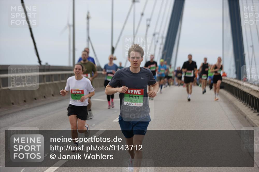03.10.2025 - Köhlbrandbrückenlauf Jannik Wohlers http://msf.ph/oto/9143712 03.10.2025 15:45:03 Position 1 9317 meine-sportfotos.de