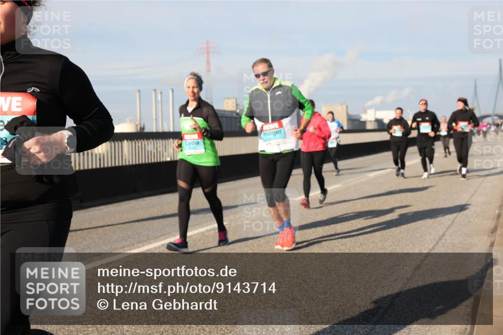 03.10.2025 - Köhlbrandbrückenlauf Lena Gebhardt http://msf.ph/oto/9143714 03.10.2025 10:01:32 Position 2  meine-sportfotos.de