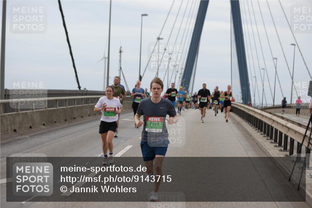 03.10.2025 - Köhlbrandbrückenlauf Jannik Wohlers http://msf.ph/oto/9143715 03.10.2025 15:45:03 Position 1 9317 meine-sportfotos.de