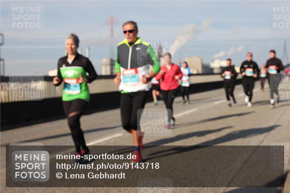 03.10.2025 - Köhlbrandbrückenlauf Lena Gebhardt http://msf.ph/oto/9143718 03.10.2025 10:01:33 Position 2  meine-sportfotos.de