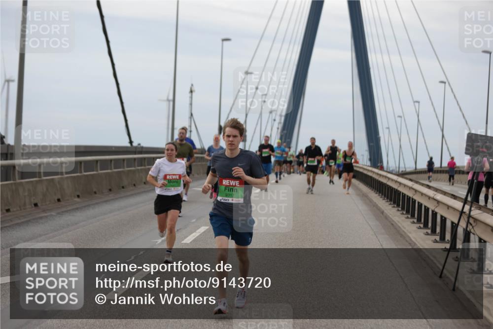 03.10.2025 - Köhlbrandbrückenlauf Jannik Wohlers http://msf.ph/oto/9143720 03.10.2025 15:45:03 Position 1 9317 meine-sportfotos.de