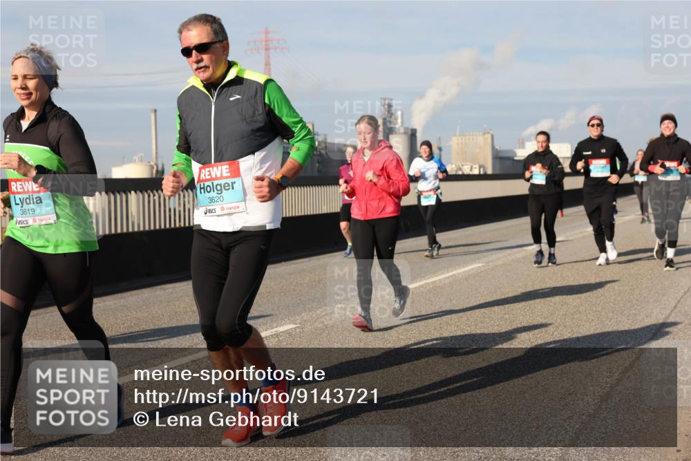 03.10.2025 - Köhlbrandbrückenlauf Lena Gebhardt http://msf.ph/oto/9143721 03.10.2025 10:01:33 Position 2 3619, 3620 meine-sportfotos.de