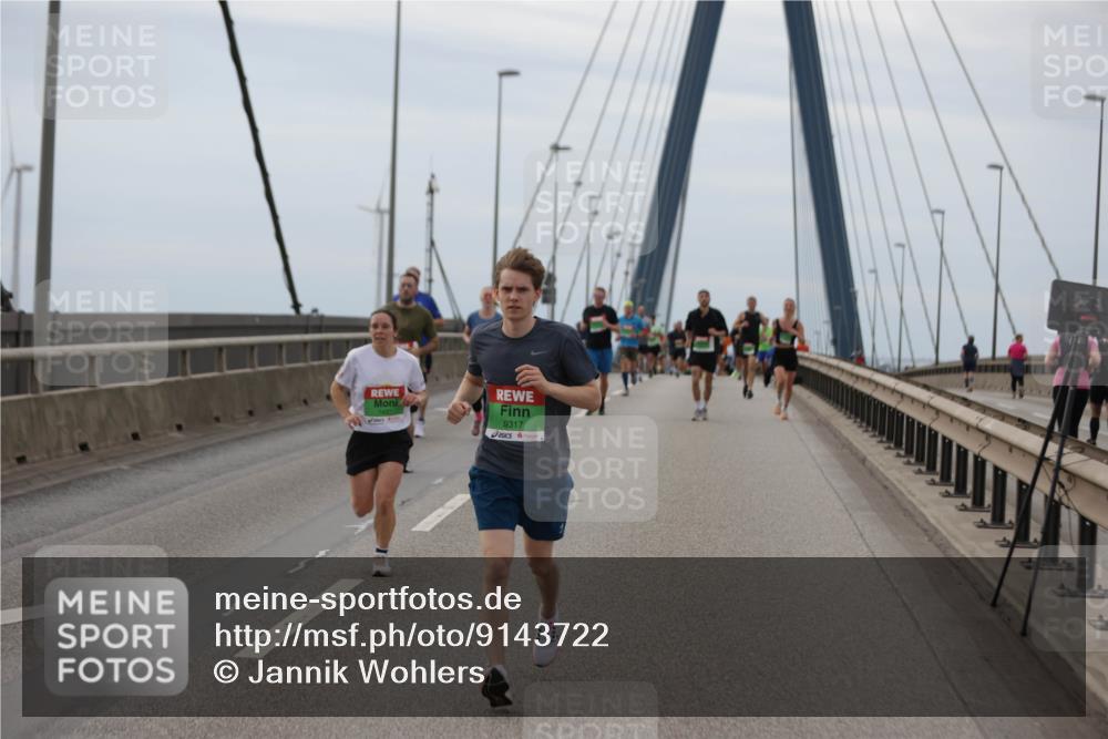 03.10.2025 - Köhlbrandbrückenlauf Jannik Wohlers http://msf.ph/oto/9143722 03.10.2025 15:45:04 Position 1 9317 meine-sportfotos.de
