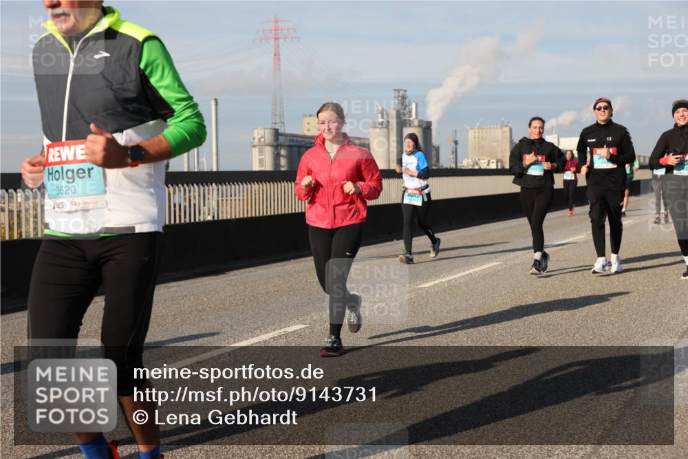 03.10.2025 - Köhlbrandbrückenlauf Lena Gebhardt http://msf.ph/oto/9143731 03.10.2025 10:01:34 Position 2 3620 meine-sportfotos.de