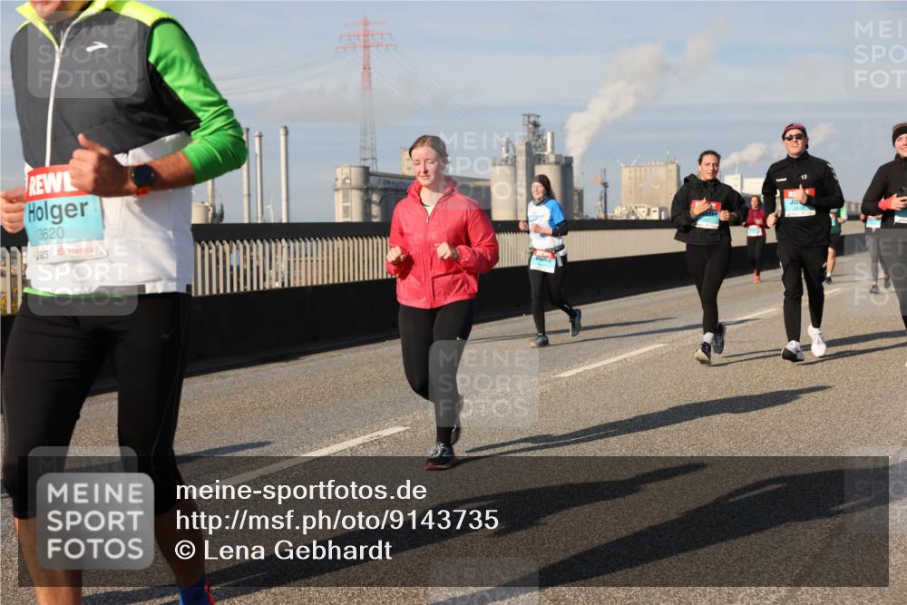 03.10.2025 - Köhlbrandbrückenlauf Lena Gebhardt http://msf.ph/oto/9143735 03.10.2025 10:01:34 Position 2 3620 meine-sportfotos.de