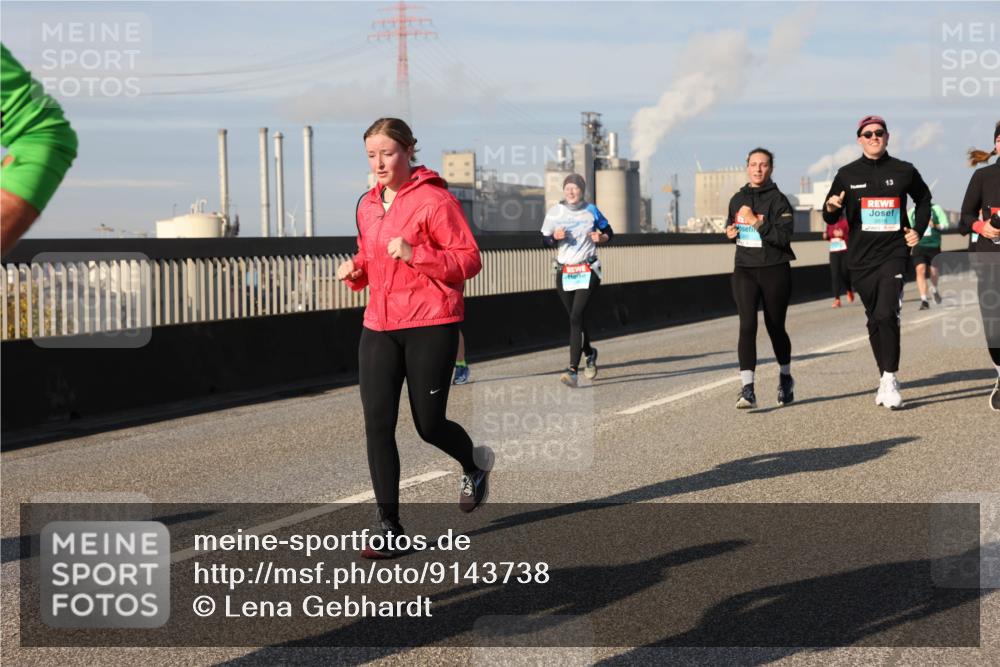 03.10.2025 - Köhlbrandbrückenlauf Lena Gebhardt http://msf.ph/oto/9143738 03.10.2025 10:01:34 Position 2 13, 2616 meine-sportfotos.de