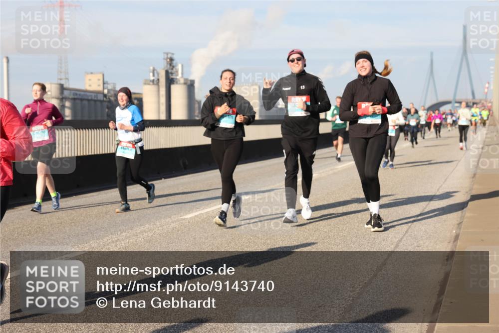 03.10.2025 - Köhlbrandbrückenlauf Lena Gebhardt http://msf.ph/oto/9143740 03.10.2025 10:01:34 Position 2  meine-sportfotos.de