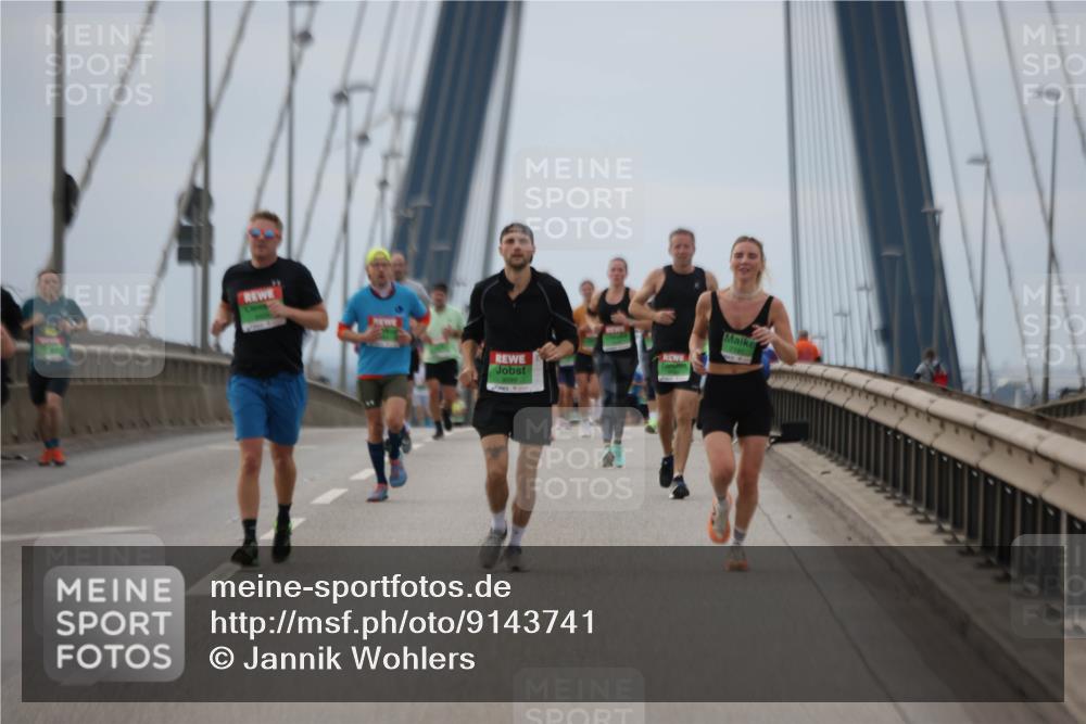 03.10.2025 - Köhlbrandbrückenlauf Jannik Wohlers http://msf.ph/oto/9143741 03.10.2025 15:45:05 Position 1 7191 meine-sportfotos.de
