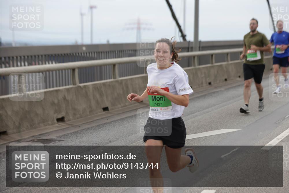 03.10.2025 - Köhlbrandbrückenlauf Jannik Wohlers http://msf.ph/oto/9143744 03.10.2025 15:45:06 Position 1 7437 meine-sportfotos.de