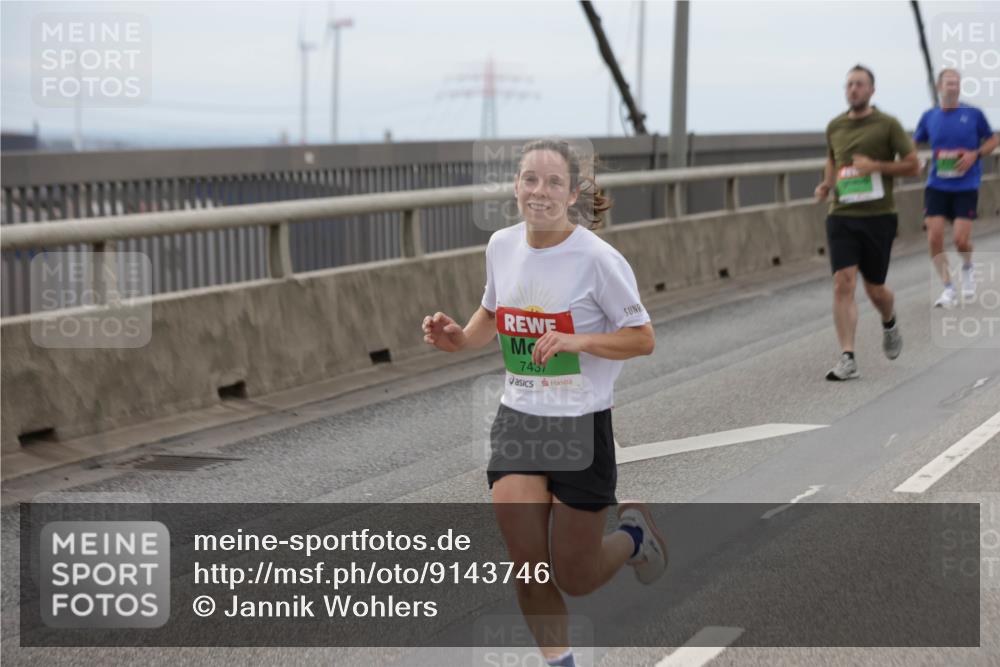 03.10.2025 - Köhlbrandbrückenlauf Jannik Wohlers http://msf.ph/oto/9143746 03.10.2025 15:45:06 Position 1 7437 meine-sportfotos.de