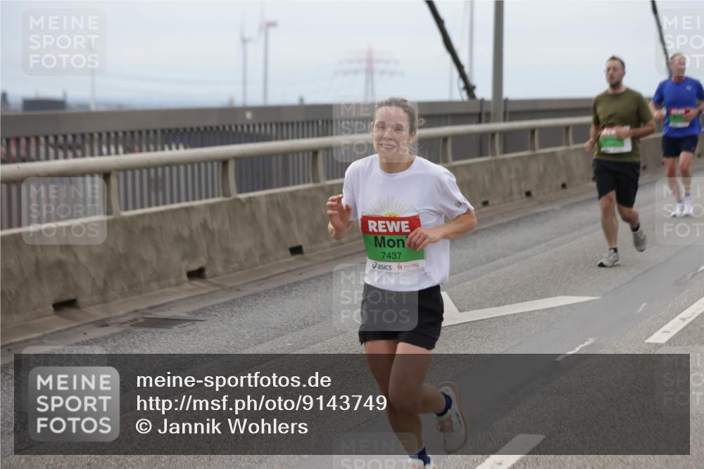 03.10.2025 - Köhlbrandbrückenlauf Jannik Wohlers http://msf.ph/oto/9143749 03.10.2025 15:45:06 Position 1 7437 meine-sportfotos.de