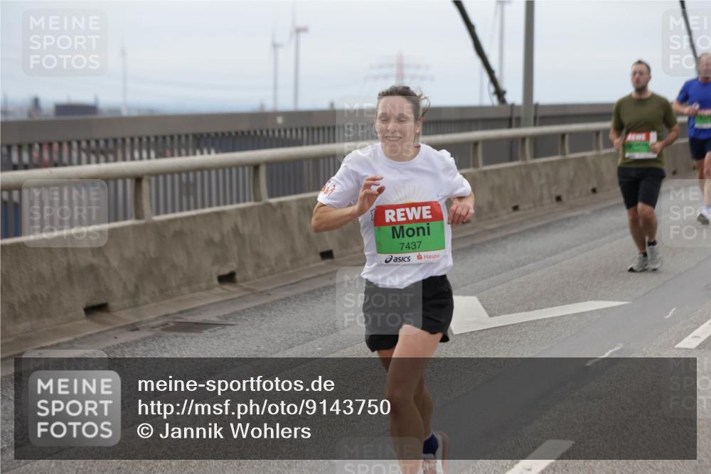 03.10.2025 - Köhlbrandbrückenlauf Jannik Wohlers http://msf.ph/oto/9143750 03.10.2025 15:45:06 Position 1 7437 meine-sportfotos.de