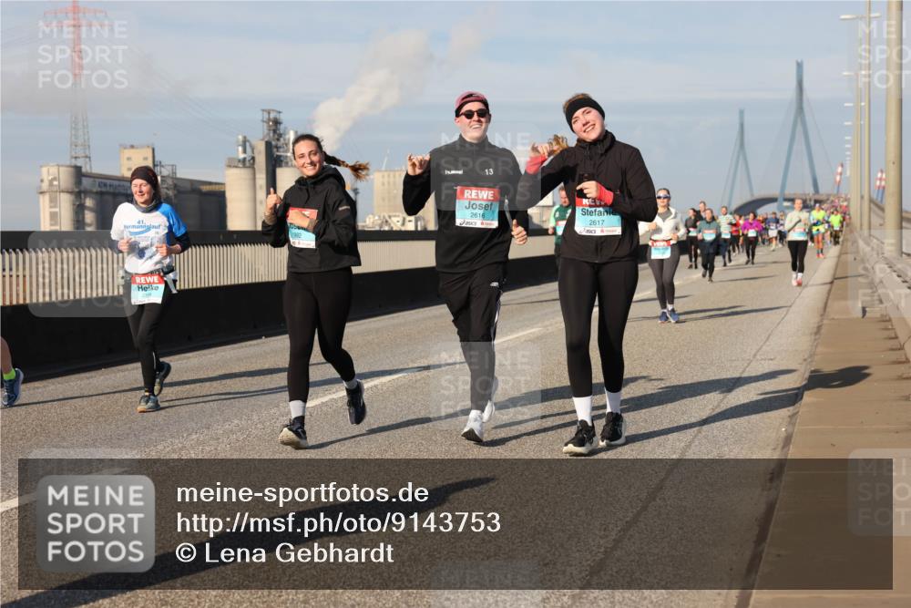 03.10.2025 - Köhlbrandbrückenlauf Lena Gebhardt http://msf.ph/oto/9143753 03.10.2025 10:01:35 Position 2 1992, 13, 2616, 2617 meine-sportfotos.de