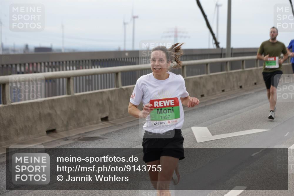 03.10.2025 - Köhlbrandbrückenlauf Jannik Wohlers http://msf.ph/oto/9143755 03.10.2025 15:45:06 Position 1 7437 meine-sportfotos.de
