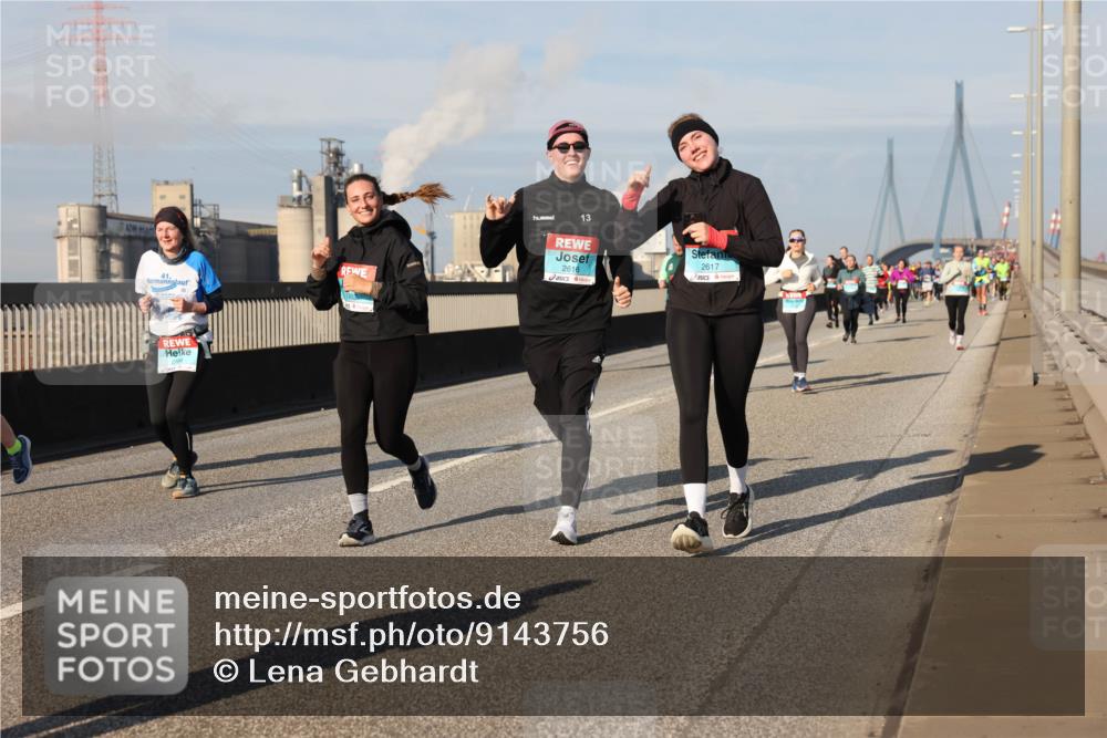 03.10.2025 - Köhlbrandbrückenlauf Lena Gebhardt http://msf.ph/oto/9143756 03.10.2025 10:01:35 Position 2 41, 13, 2616, 2617 meine-sportfotos.de