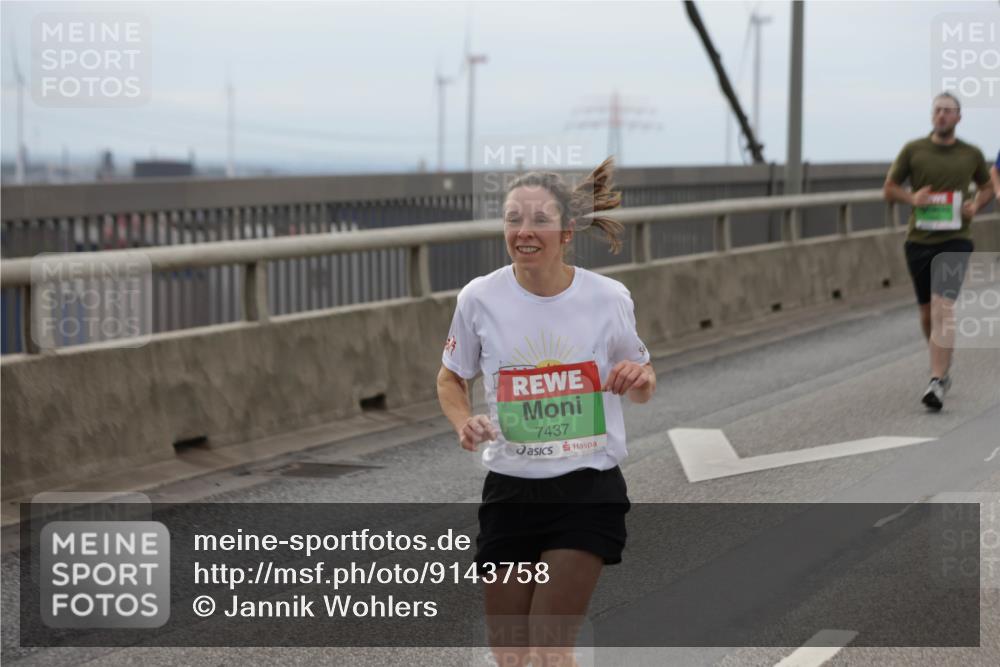 03.10.2025 - Köhlbrandbrückenlauf Jannik Wohlers http://msf.ph/oto/9143758 03.10.2025 15:45:06 Position 1 7437 meine-sportfotos.de